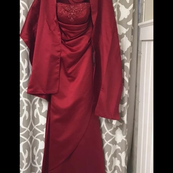 Red Formal Bundle w/ wrap and purse - Picture 3 of 9